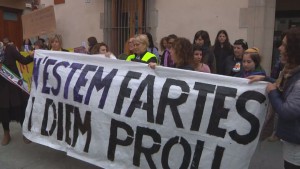 Una de les pancartes feministes presents a la manifestació