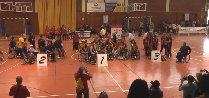 Lliurament dels trofeus de la primera jornada Jocs Adaptats