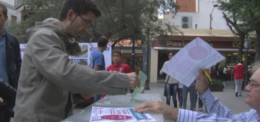 Ciutadà votant a la Festa de la Participació 2015