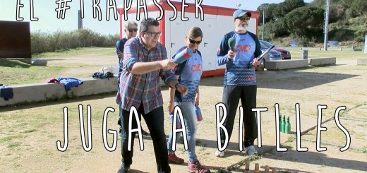 EL TRAPASSER JUGA A BITLLES AMB CARME MARÈS
