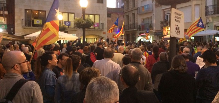 Calellencs concentrats a la Plaça de l'Ajuntament, el passat 20 de setembre