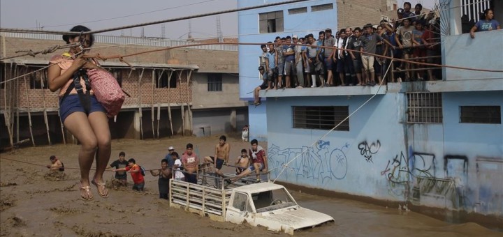 Ciutat inundada per les tempestes a Lima (Foto: AP)