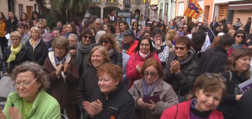 Assistents a la manifestació feminista del 8 de març a Calella
