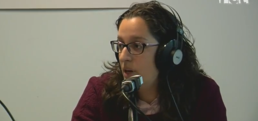 La regidora d'Igualtat i Cooperació de Calella en una entrevista a la ràdio