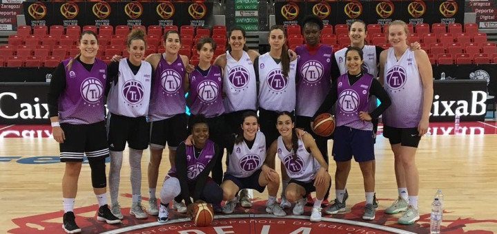 Jugadores de l'Snatt's Sant Adrià, equip convidat a la taula rodona