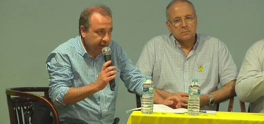 Carles Estapé, a l'esquerra, durant el debat celebrat diumenge dins de les 12 hores per la llibertat
