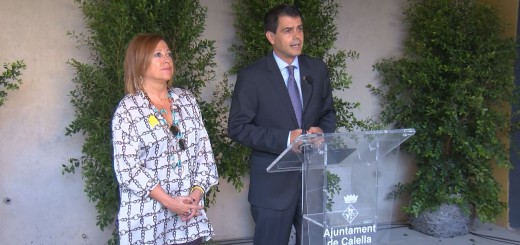El president de la Diputació de Barcelona, Marc Castells, va inaugurar ahir l'escultura "La Maleta"