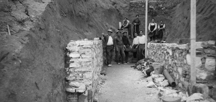 Construcció del refugi antiaeri del Parc Dalmau de Calella. Any 1937. Autor: Josep Gelmà. Arxiu Històric Municipal de Calella