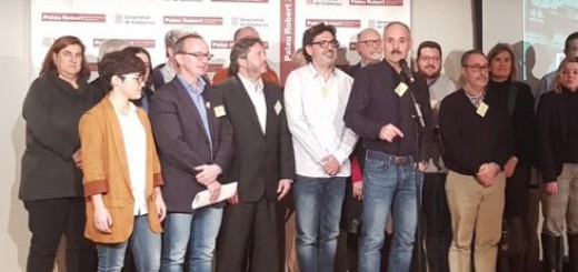 Representants de les entitats i plataformes signants del manifest contra les vulneracions de drets de l'1 d'octubre