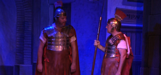 Els regidors Albert Torrent (esquerra) i Jordi Sitjà (dreta) en el paper de romans.