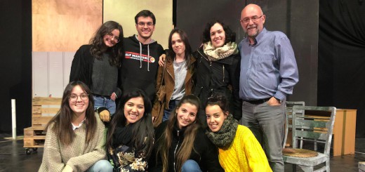 Marta Turull, a dalt a l'esquerra, amb l'equip del CCR durant un dels assajos