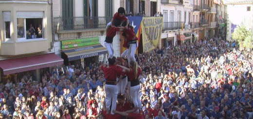 Bateig dels Maduixots a la plaça de l’Ajuntament de Calella, l’abril del 2014