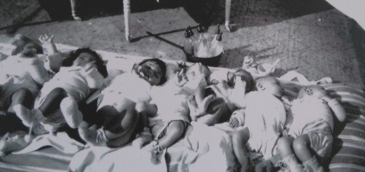 Imatge d’infants nascuts a la casa de maternitat de la Catalunya Nord durant la Guerra Civil espanyola.