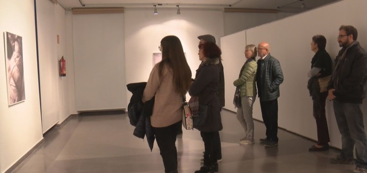 [Vídeo] L’artista Sílvia Isach presenta l’exposició “Catarsi” a l’Ajuntament Vell