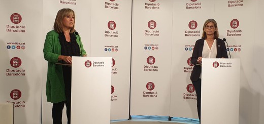 La presidenta de la Diputació de Barcelona, Núria Marín, i la vicepresidenta segona, Carmela Fortuny, durant la roda de premsa.