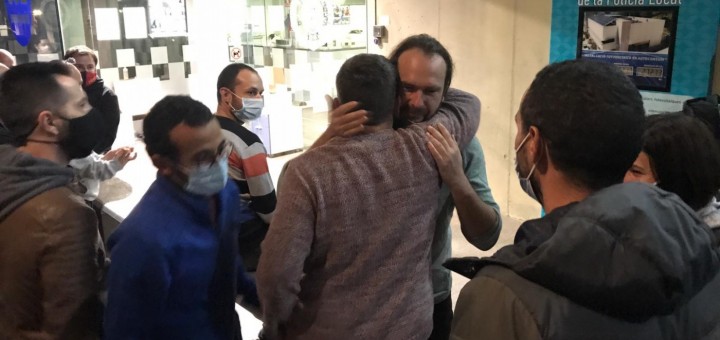 El pare de l'Amèlia agraint el suport rebut per part de desenes de persones en el moment de confirmar-se la localització de la petita.