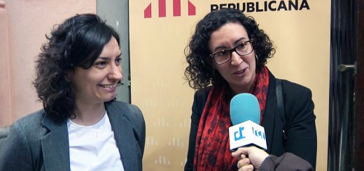 Cristina Gómez amb la secretaria general d'Esquerra en un acte de campanya a Calella, l'any 2015