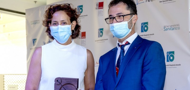 La cap de Pediatria de l'Hospital de Mataró en l'acte d'entrega dels premis BSH