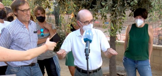 Joan Juhé i Òscar Fruitos, assessors de Calella en Comú sobre el projecte del jaciment del Roser