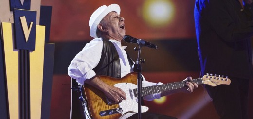 lluis-navarro-canta-tutti-frutti-gran-final-voz-senior_57