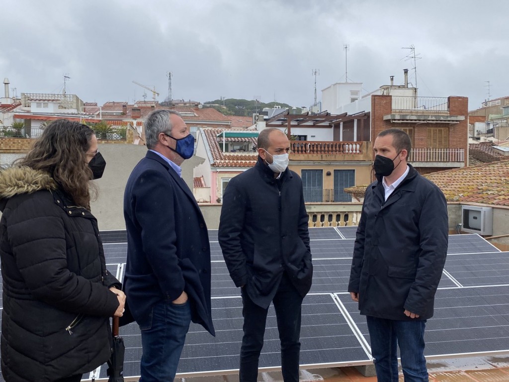 El diputat Xesco Gomar (al centre centre) en la visita a les instal·lacions acompanyat de l’alcalde i els regidors Torrent i Rando.