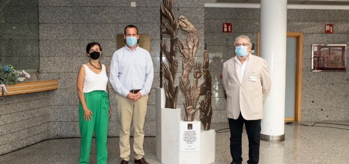 Calella inaugura una escultura dedicada als professionals de l’àmbit sanitari
