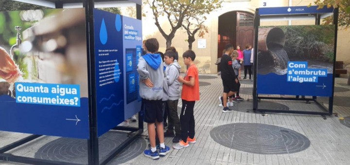 Gestaigua ha muntat una exposició sobre el consum d’aigua responsable a la Plaça de l’Església
