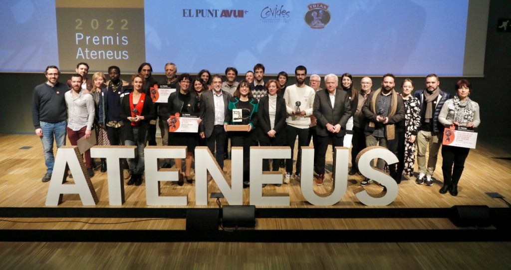 Foto de família de tots els premiats per la Federació d'Ateneus de Catalunya