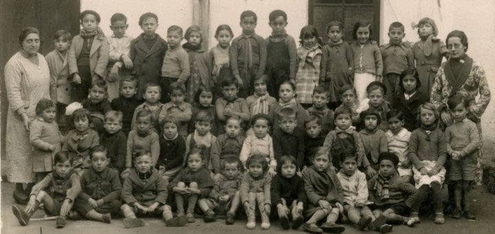 Grup escolar de Calella 1937). Font : Diputació de Barcelona