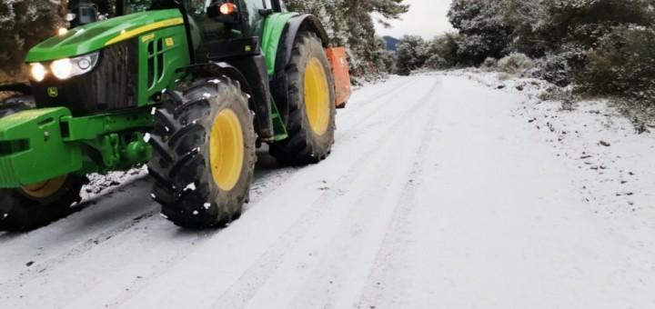 Camí nevat a l’accés d’Hortsavinyà, aquest matí (Foto: Ajuntament de Tordera)