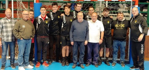 Pere Bellavista (al centre) va ser limpulsor dels tornejos internacionals dhandbol que va organitzar el Balonmano Calella