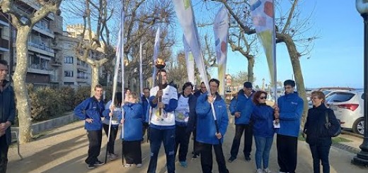 La flama dels Special Olympics creua Calella hores abans que arrenquin els jocs