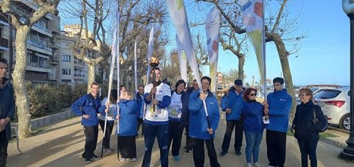 La flama dels Special Olympics creua Calella hores abans que arrenquin els jocs